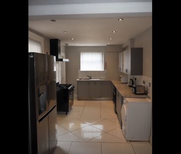 Room in a Shared House, Park Mount, LS12 - Photo 2