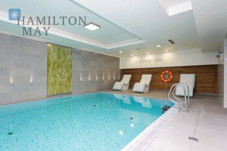 Dwupokojowe mieszkanie z tarasem w apartamentowcu Villa Karolina z basenem - Фото 4