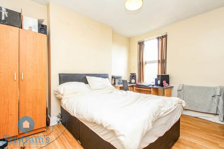 5 bed End Terraced House for Rent - Photo 4