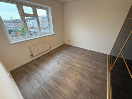 BramptonClose, ILKESTON - Photo 2