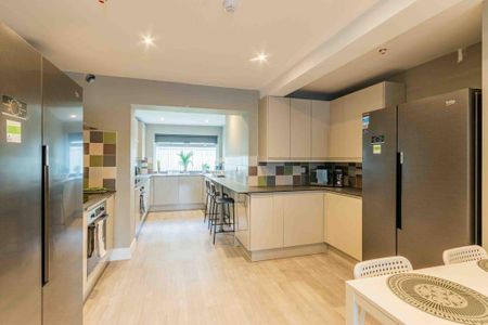 10 bedroom flat share to rent - Photo 5