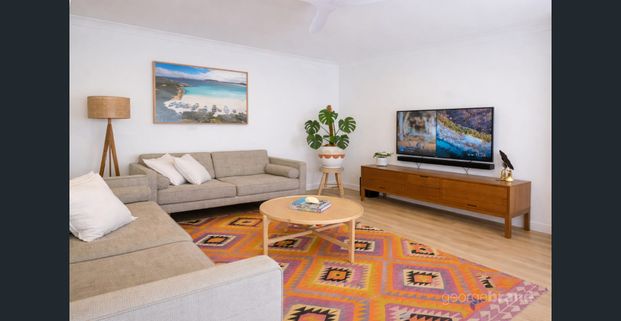 Stylish Coastal Living with Private Garden Oasis - Photo 1