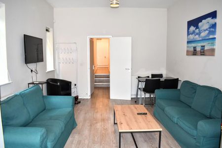 4 bedroom apartment to rent - Photo 2