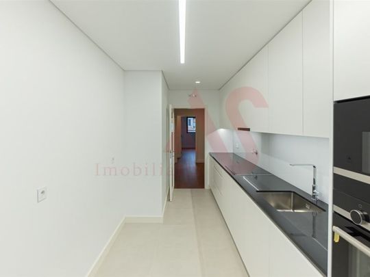 3 room luxury Flat for rent in Matosinhos, Distrito do Porto - Photo 1