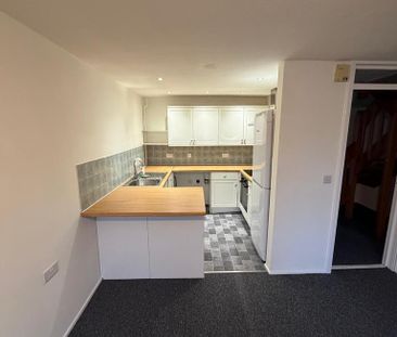 3 bedroom end of terrace house to rent - Photo 5