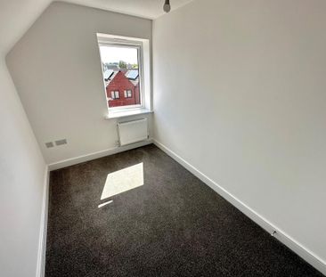 4 bedroom semi-detached house to rent - Photo 2