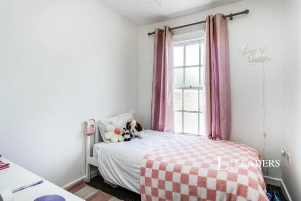 3 bedroom apartment to rent High Street, Deanshanger, MK19 6HR - Photo 1