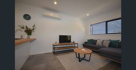 FULLY FURNISHED - CONTACT AGENT FOR AVAILABILITY - Photo 4