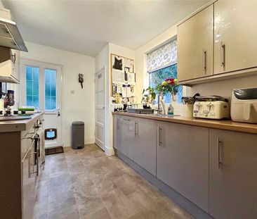 2 bedroom semi-detached house to rent - Photo 5