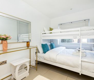 3 Bed Maisonette, Ground Floor The Vale, NW11 - Photo 1