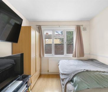 3 bedroom flat to rent - Photo 5