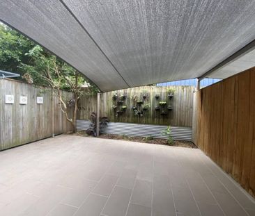 Easy Living - Photo 1