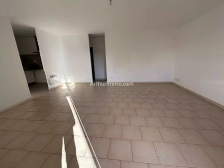 Location Appartement 4 pièces 74 m2 à Aubagne - Photo 3