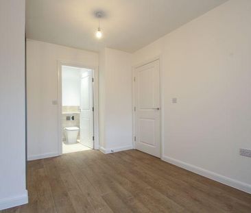 2 bedroom coach house to rent - Photo 1