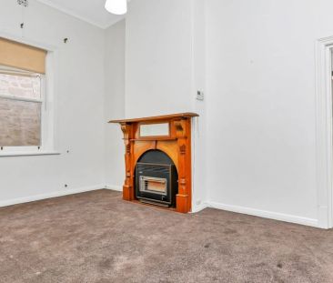 Charming & Conveniently Located Home – Just Minutes from the City - Photo 6