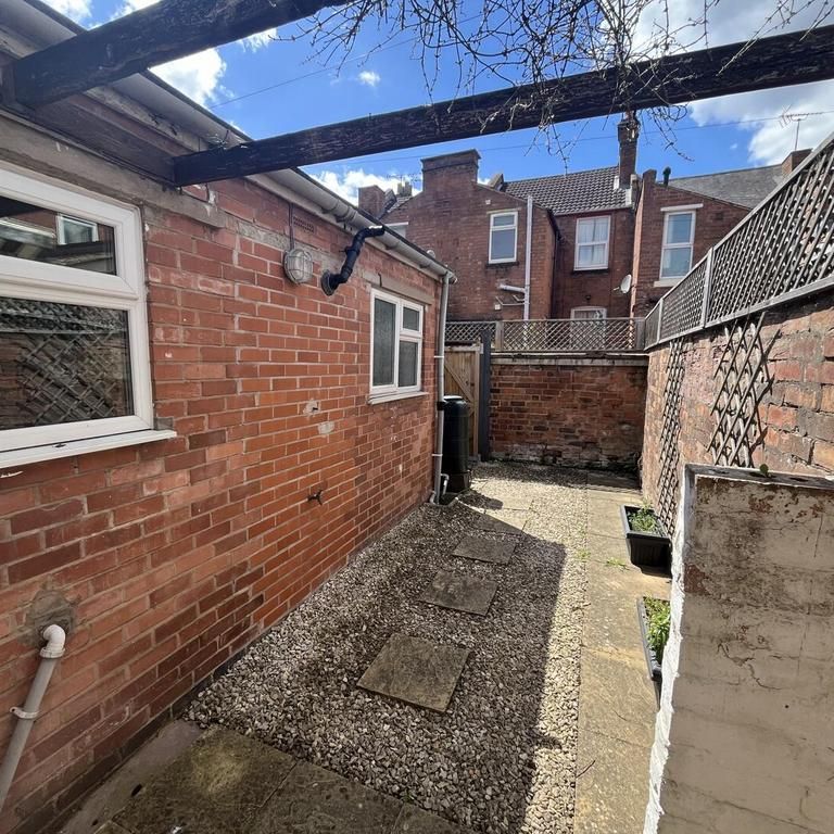 2 bedroom house to rent - Photo 1