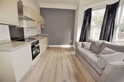 1 bedroom Apartment in Midland Road, Leeds - Photo 4
