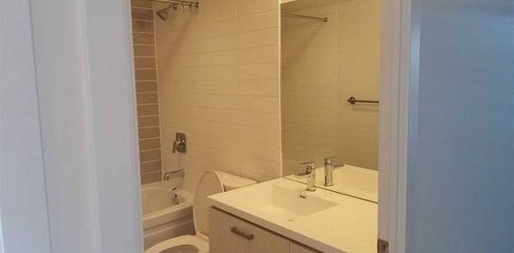 Yonge & Eglinton, Modern, 1+1 Den, Central to all conveniences - Photo 2