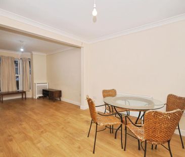 3 bedroom end of terrace house to rent - Photo 2