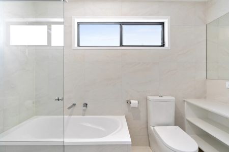 Modern 3 Bedroom Home in Central Coolum! - Photo 5