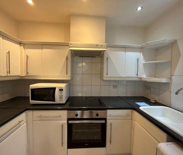 2 bed Flat for rent - Photo 4