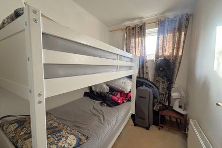 Mint Walk, Woking - 3 bedrooms Property for lettings - Seymours - Photo 5