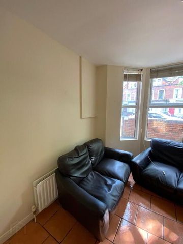Great Location, 62a University Avenue, Queens Quarter, Belfast, BT7 1GY - Photo 3