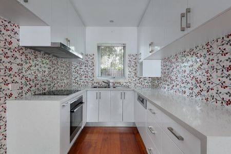 2/125 Walpole Street, Kew VIC 3101 - Townhouse For Rent | Domain - Photo 5