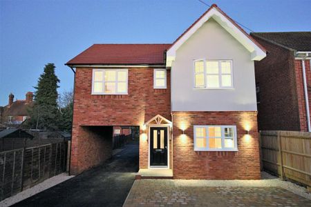 3 bedroom detached house to rent - Photo 2