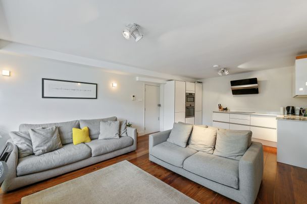 Augustus Road, London, SW19 flat to rent - Photo 1