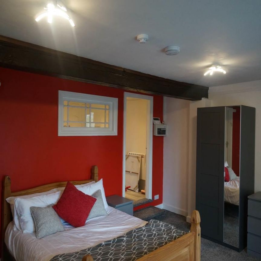 Ty Ddewi Apartment, The Crescent - Photo 1
