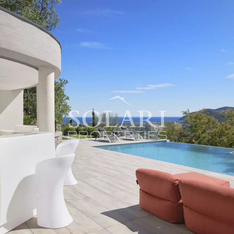 Location 10 personnes : villa moderne avec piscine et vue mer à Mandelieu - Photo 1