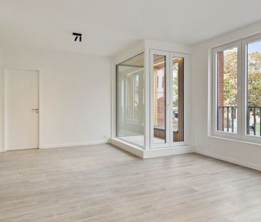 Appartement te huur in Kortrijk voor € 750 met 1 slaapkamer - Photo 2