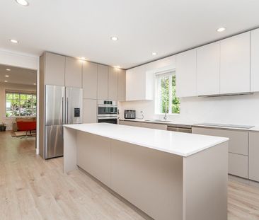 359 13th Street East town house — North Vancouver, BC (0-Bedroom) -... - Photo 5