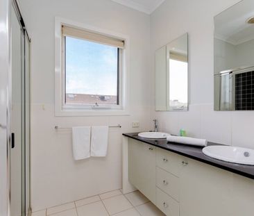 Fully Furnished Three-Bedroom Townhouse Near Patterson River - Photo 6