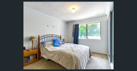 Spacious Apartment in Leafy Highgate Hill! - Photo 3