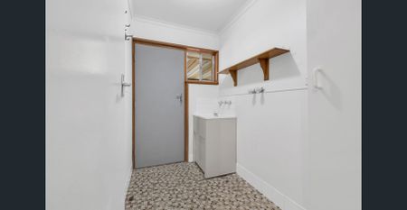 Spacious Family Home with Granny Flat and Large Shed! - Photo 5