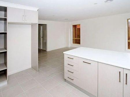 Charming 3-Bedroom Home in South Morang - Photo 2