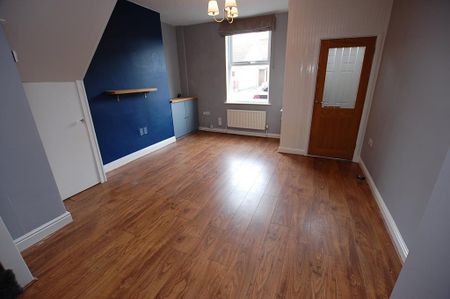 2 bedroom terraced house to rent - Photo 4