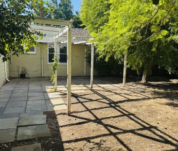 Charming & cosy 3x1 home in prime Bunbury location - Photo 5