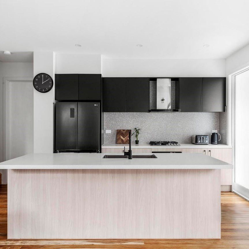 Elegant & Spacious Townhouse - Photo 1