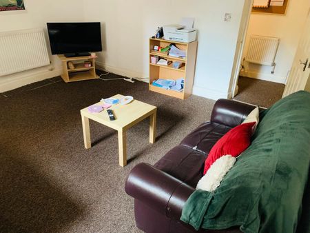 2 bedroom flat to rent - Photo 3