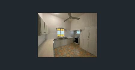 Charming 3 Bedroom Family Home - Photo 3