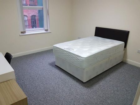 4 bedroom townhouse to rent - Photo 2