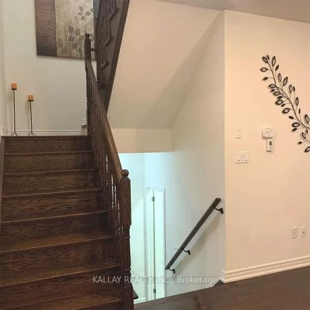 Condo Townhouse For Lease | N9259574 - Photo 3
