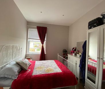 3 bedroom flat to rent - Photo 3