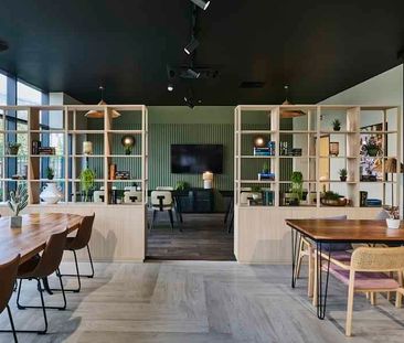 Studio Bronze - Photo 1