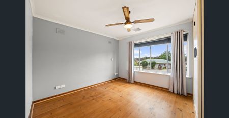 Bright & Welcoming Villa Near Shops and Beaches - Photo 5