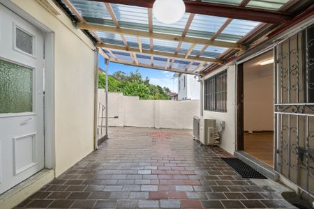162 Mount Street, Coogee NSW 2034 - House For Rent | Domain - Photo 4