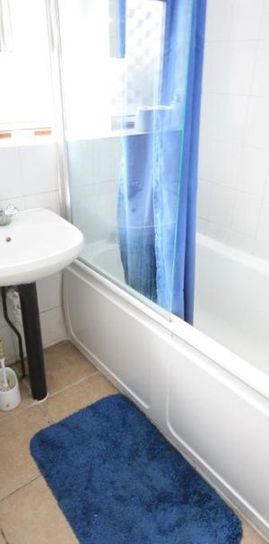Hoylake Road, East Acton, London, W3 7NP - Photo 1